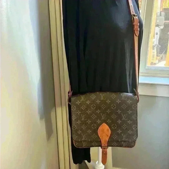 LV CARTOUCHIERE GM SHOULDER BAG MONOGRAM- 100% authentic & ready for the summer - Picture 4 of 15